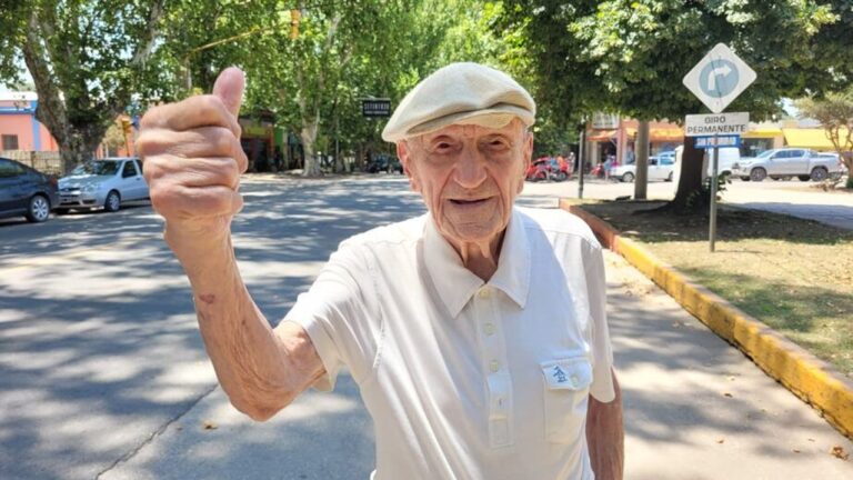 El hombre más longevo de Córdoba cumplió 105 años y reveló su secreto para la vitalidad