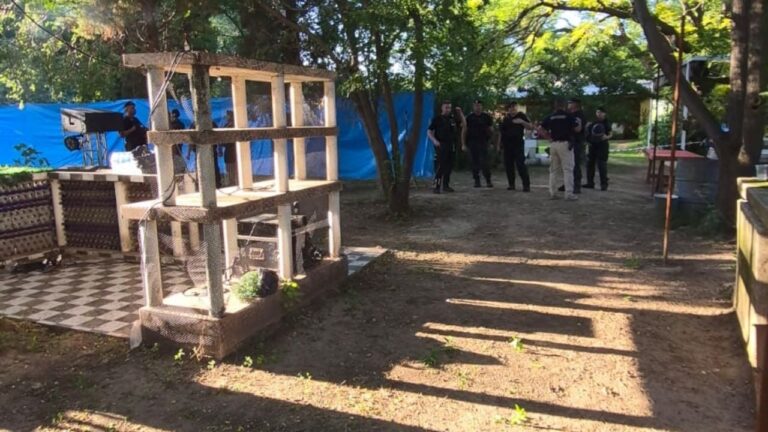 Desarticularon una fiesta clandestina donde había más de 500 personas