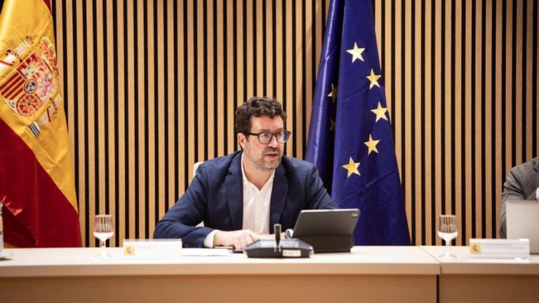 El Gobierno plantea incentivos fiscales a las empresas más afectadas por la subida del SMI
