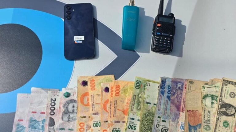 Lo atraparon con un inhibidor de alarmas y dinero en efectivo