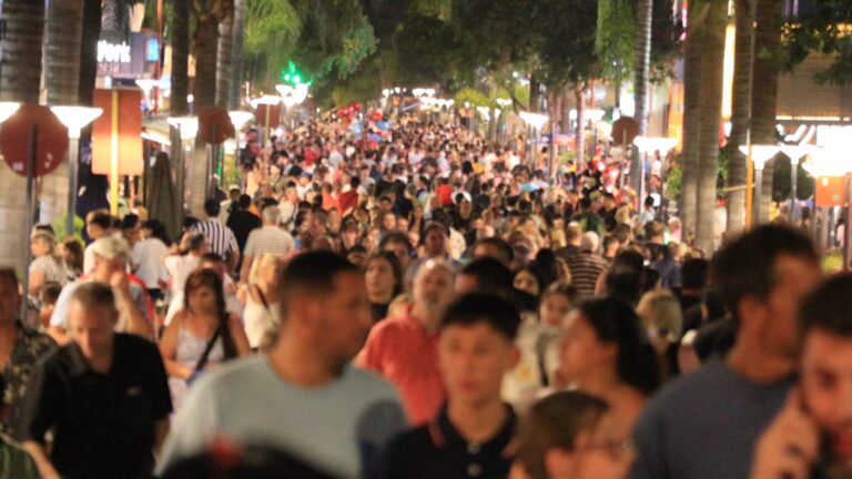 Nos arruinaron las vacaciones: Les robaron en la peatonal de Carlos Paz y en minutos usaron todas sus tarjetas