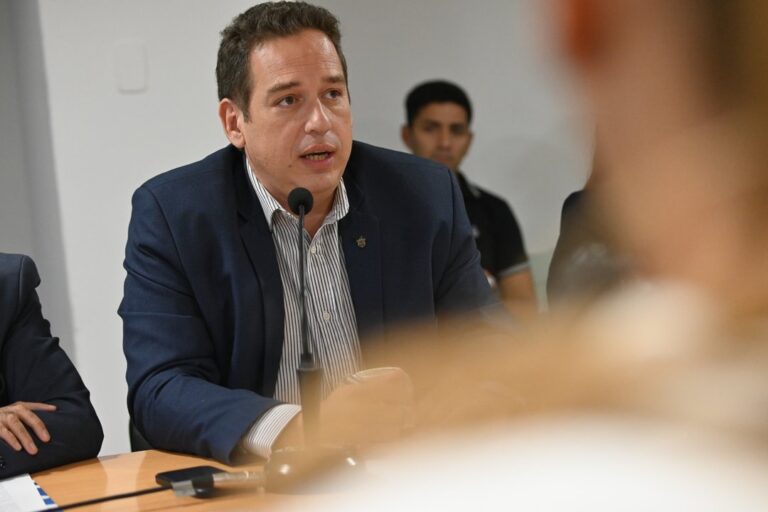 Ariel Aleksandroff: Están garantizadas todas las vacunas en la ciudad de Córdoba