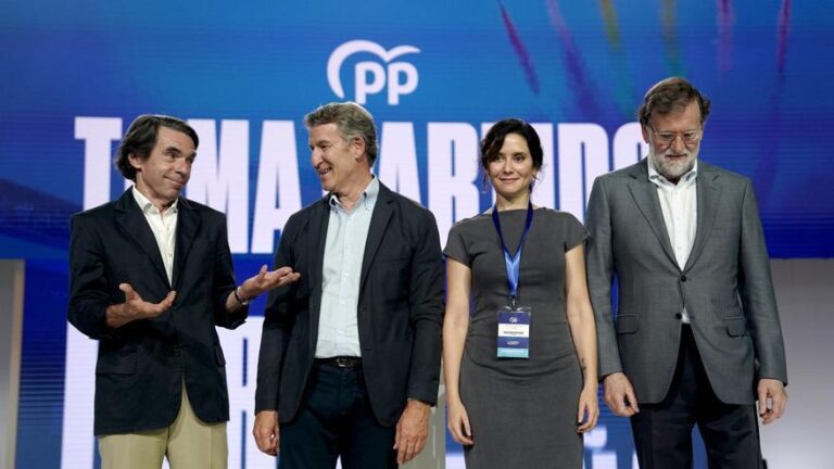 Veinte años de viaje del PP sobre inmigración: de la regularización de Aznar defendida por Miguel Ángel Rodríguez a la oposición radical de Feijóo