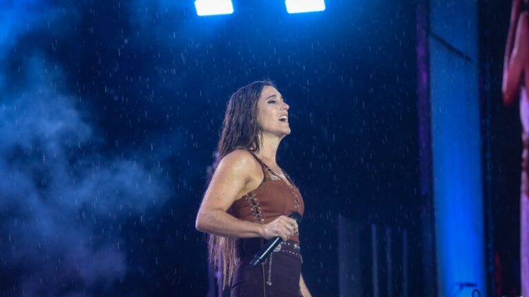 Bajo la lluvia, Soledad celebró 30 años y volvió a hacer historia en Cosquín