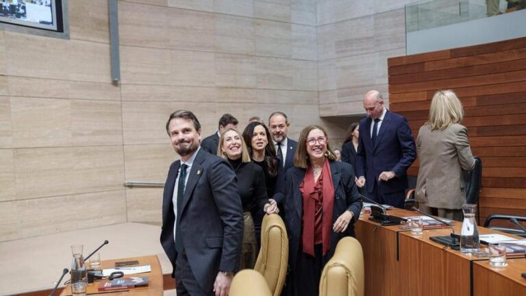 El bloqueo de la investidura agita el fantasma de la repetición electoral en Extremadura
