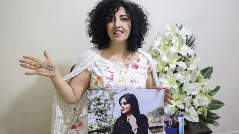 Irán condena a la Nobel de la Paz Narges Mohammadi a siete años y medio de cárcel