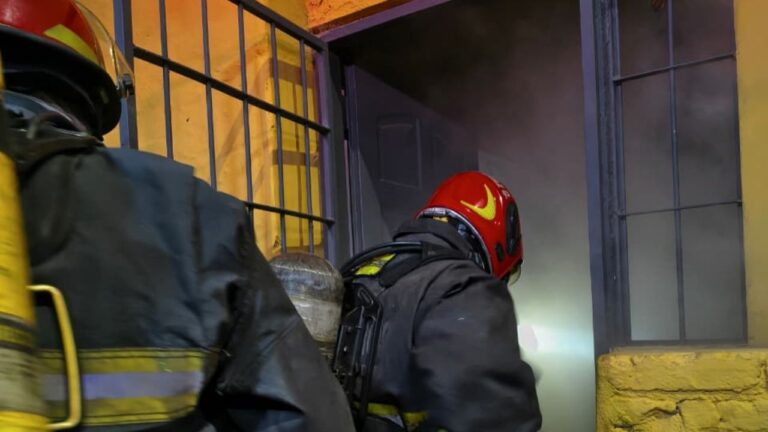 Un incendio afectó dos viviendas en Alberdi, pudo haber sido trágico