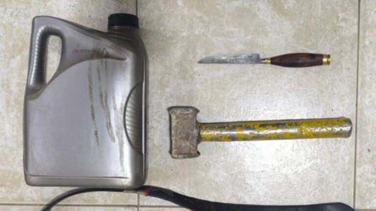 Intentó incendiar la casa con su pareja e hijo adentro en Río Cuarto