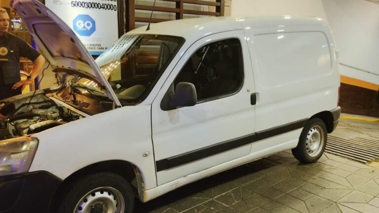 Pidieron rescate por una moto robada y los detuvieron en el Patio Olmos