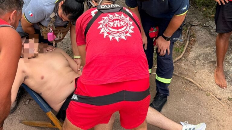 Turista sufrió se lesionó al arrojarse desde una piedra en un balneario