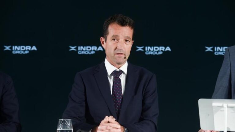 El pulso SepiEscribano (EM&E) agita Indra: aterrizan fondos con 1.025 millones y Oughourlian hace caja 175 millones