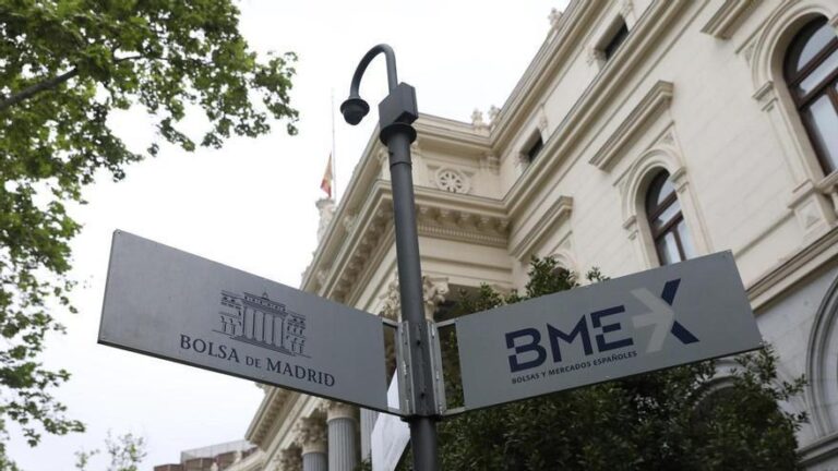 El Ibex 35 abre ligeramente a la baja pero no renuncia a conquistar los 17.900 puntos