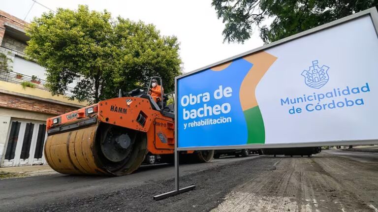 Tránsito en Córdoba: cortes totales y desvíos en Av. Vélez Sarsfield y Bv. Los Andes