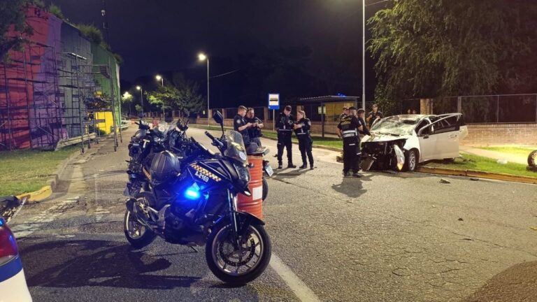 Persecución y vuelco en el ingreso a Villa Carlos Paz