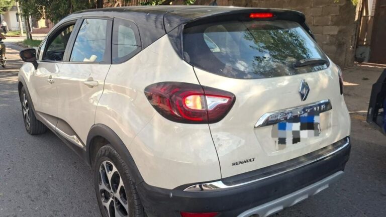 Detuvieron a dos hombres y recuperaron una Renault Captur robada
