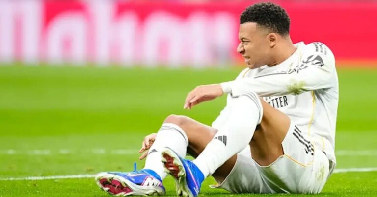 Preocupación por Mbappé: viajó a Francia para tratar su rodilla a menos de 100 días del Mundial