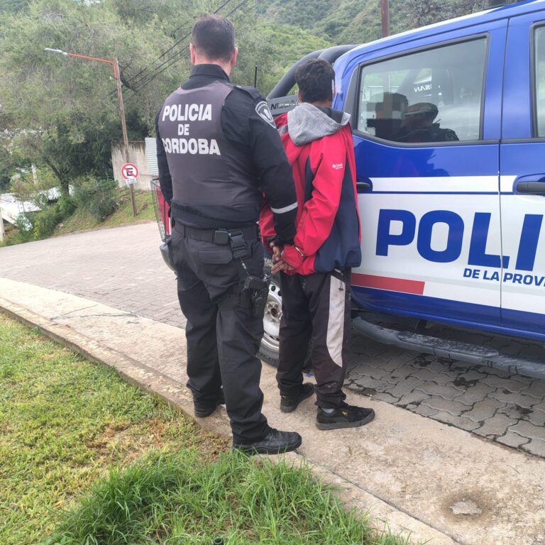 Carlos Paz: Asustó a los vecinos con un cuchillo y lo detuvieron