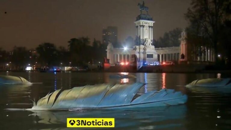 Plumas gigantes en El Retiro? La curiosa promoción de Antena 3 para la nueva temporada de ‘Mask Singer’