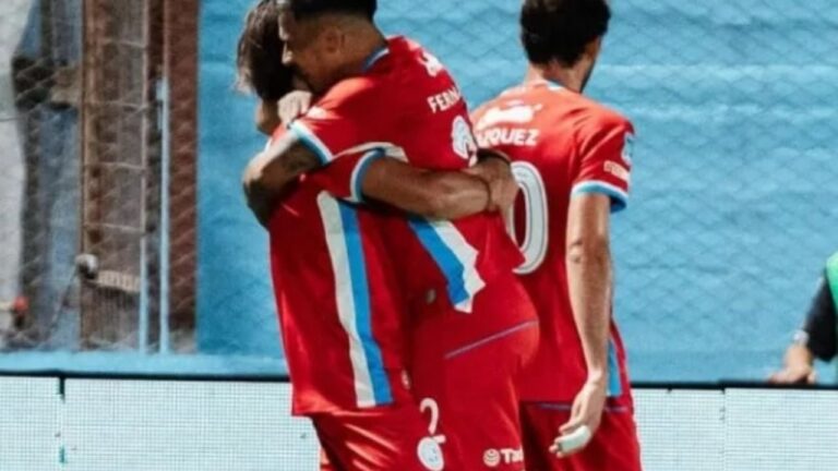 Belgrano superó a Estudiantes (RC) y se trepó a la punta