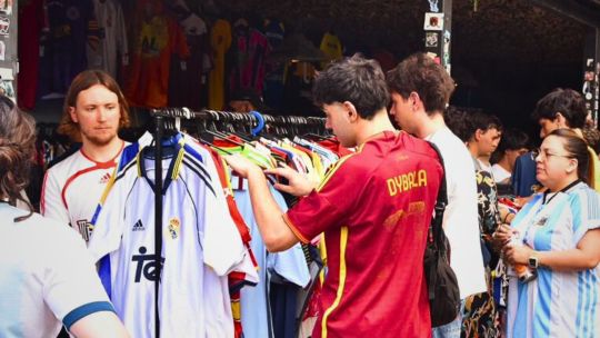 El Camisetazo llega al Buen Pastor: la feria que reúne a hinchas de todos los clubes en «armonía» y tendrá 1.500 camisetas de fútbol