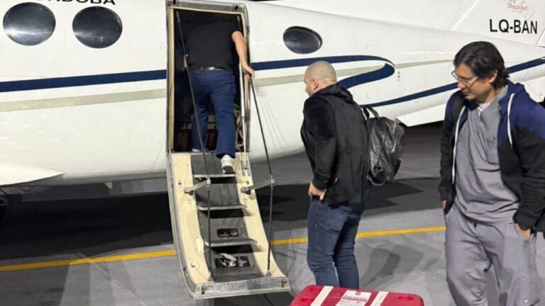 Un vuelo urgente llevó esperanza para pacientes en Córdoba