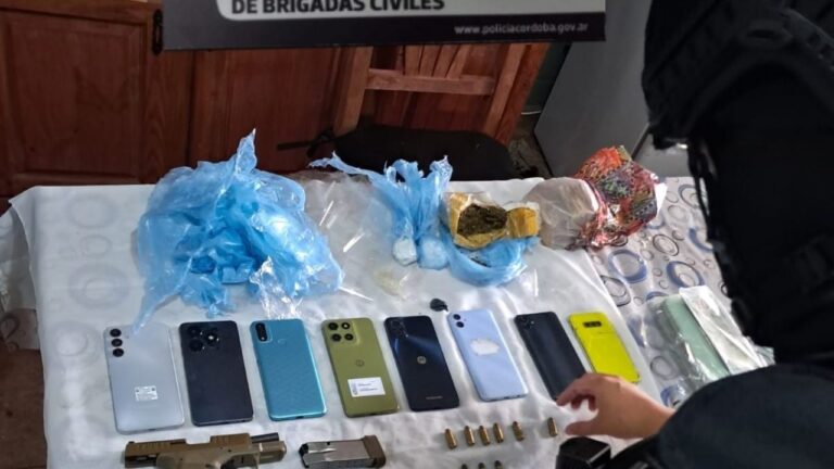 Allanan una casa en Ciudad de los Cuartetos y cae un menor con armas y droga