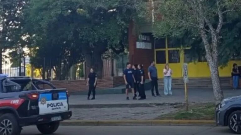 Ilustración genérica de una fachada escolar