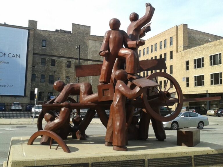 Monumento en Haymarket, Chicago, lugar de la protesta de 1886 que dio origen al Día del Trabajador