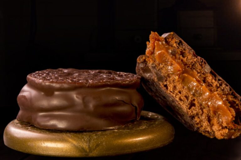 Alfajores de chocolate de El Nazareno, empresa cordobesa premiada como la mejor del mundo.