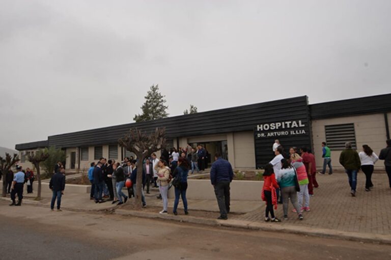 Entrada de una escuela en la localidad de La Calera, Córdoba.