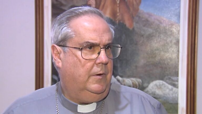Arzobispo de Córdoba, Ángel Sixto Rossi, durante una entrevista.