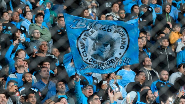 Estadio Julio César Villagra lleno de hinchas de Belgrano antes del partido decisivo