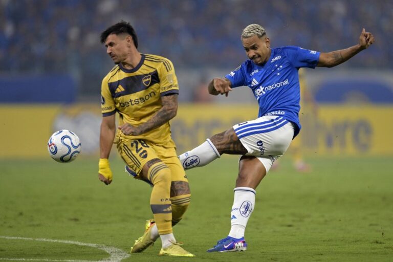 Jugadores de Boca Juniors y Cruzeiro durante el partido de Copa Libertadores en Belo Horizonte