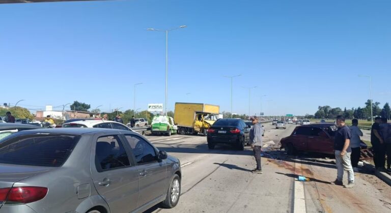 Vehículos accidentados en la Avenida Circunvalación de Córdoba