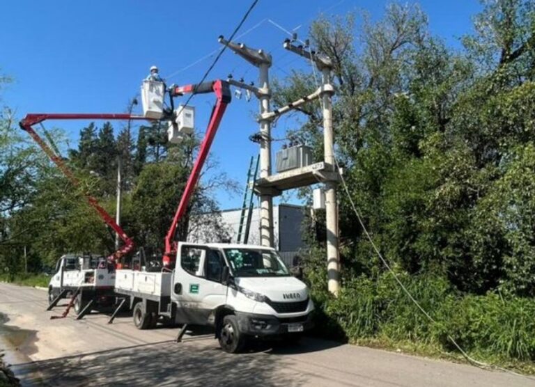 Mapa esquemático de la provincia de Córdoba con iconos que indican zonas de cortes programados de energía eléctrica.