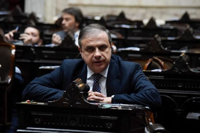 Gráfico representativo de un debate sobre políticas de crédito y vivienda
