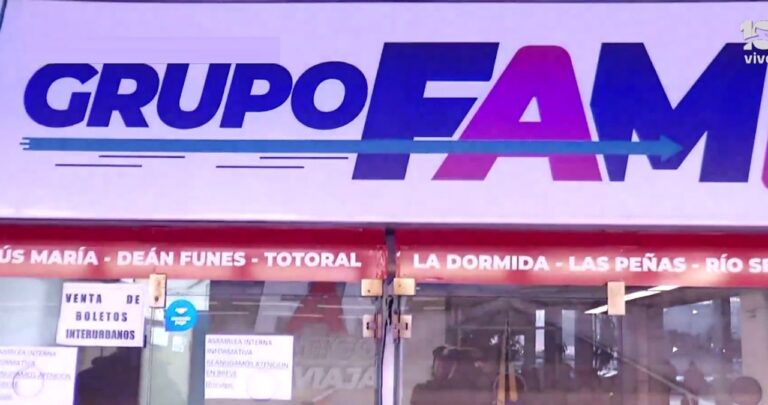 Terminal de ómnibus de Córdoba con boletería de FAM cerrada y carteles de asamblea