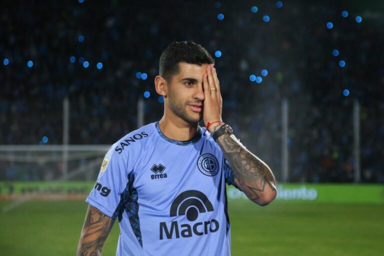 Cuti Romero, defensor cordobés, en acción con la camiseta de la selección argentina.