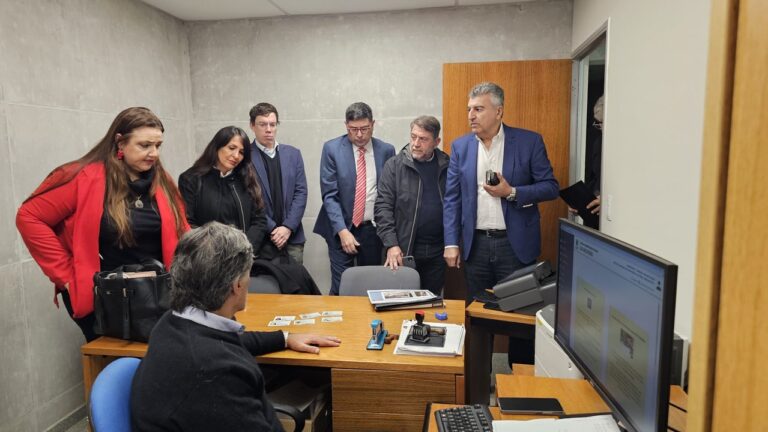 Legisladores presentan documento judicial en tribunales de Córdoba