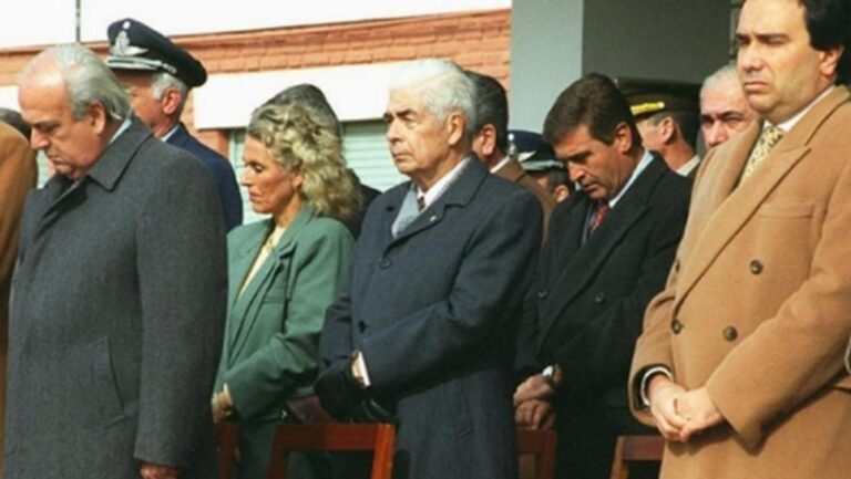 Fotografía de archivo de un acto público en Córdoba en la década de 1990.