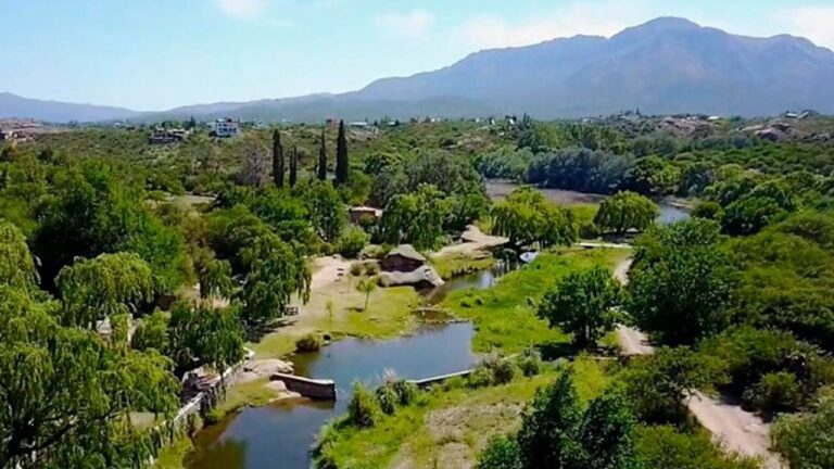 Calendario marcando los feriados nacionales del año 2026 en Argentina