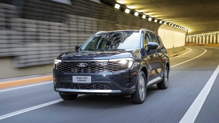 Vehículos 0 km de la marca Ford en un concesionario argentino