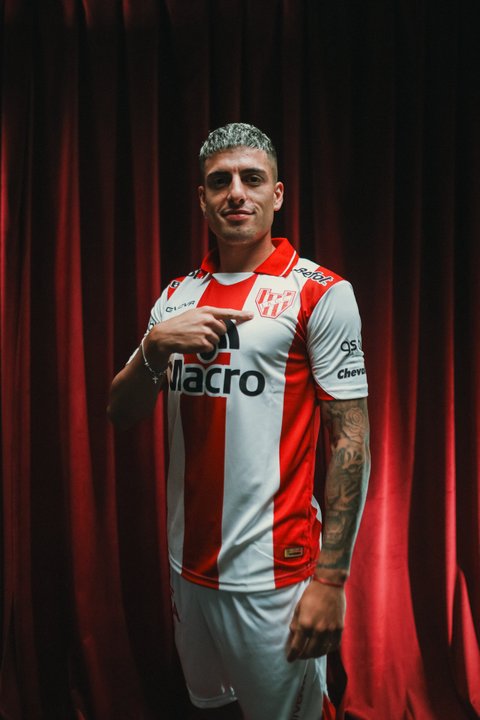 Iván Erquiaga, lateral izquierdo de Instituto, durante un partido