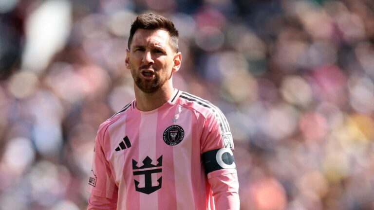 Lionel Messi celebrando un gol con la camiseta de Inter Miami en el partido contra Colorado Rapids.