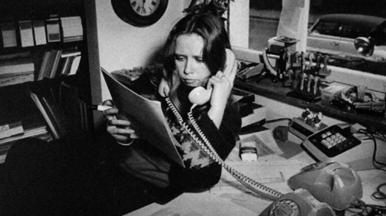 Escena de la película Köln 75 con Vera Brandes y un piano de cola
