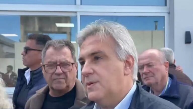 Martín Llaryora durante su recorrida por Camilo Aldao
