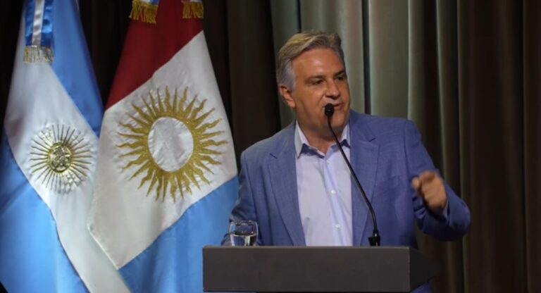 Martín Llaryora durante su discurso en el Centro Cívico de Córdoba.