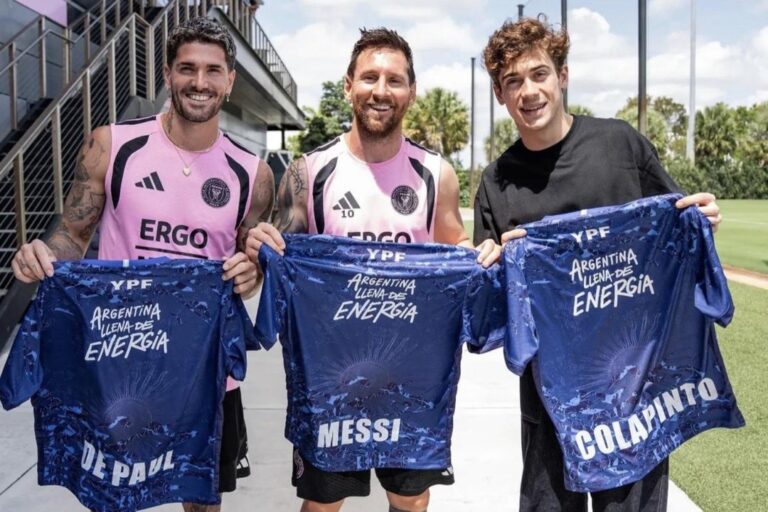 Lionel Messi, Franco Colapinto y Rodrigo De Paul posan juntos en el predio de entrenamiento del Inter Miami