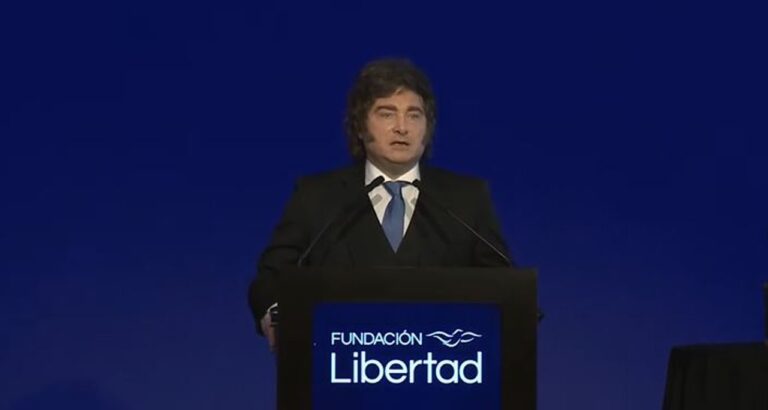 Javier Milei recibe el premio Libertad 2026 de manos de Alberto Benegas Lynch