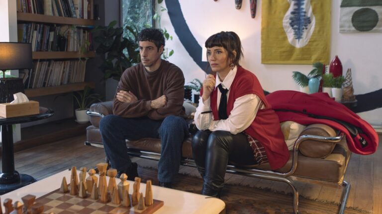 Imagen promocional de la temporada final de la serie Envidiosa en Netflix, con la protagonista Griselda Siciliani.